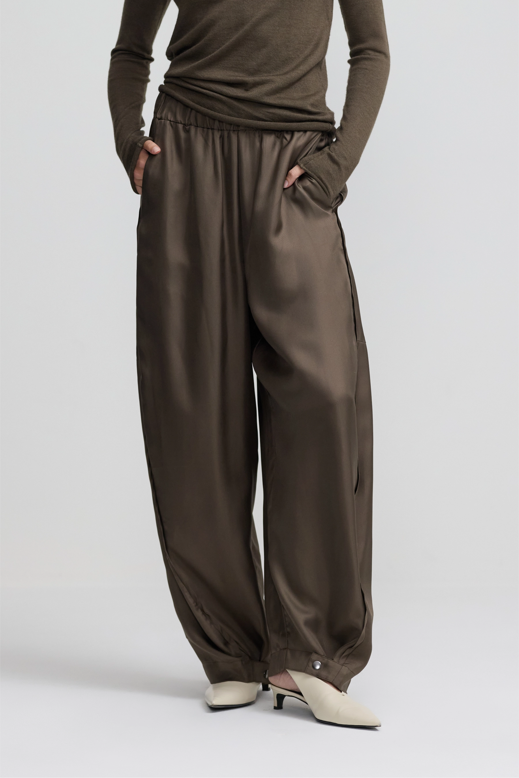 Runaround Pant - Dark Moss Silk Twill