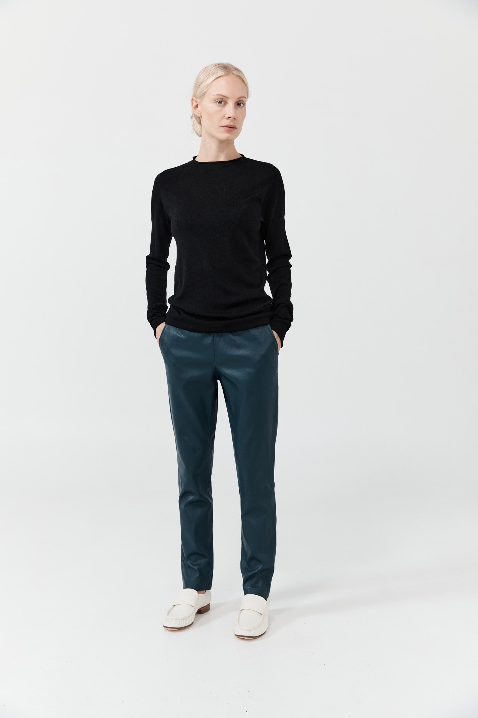 Cashmere Fitted Crew Neck - Black