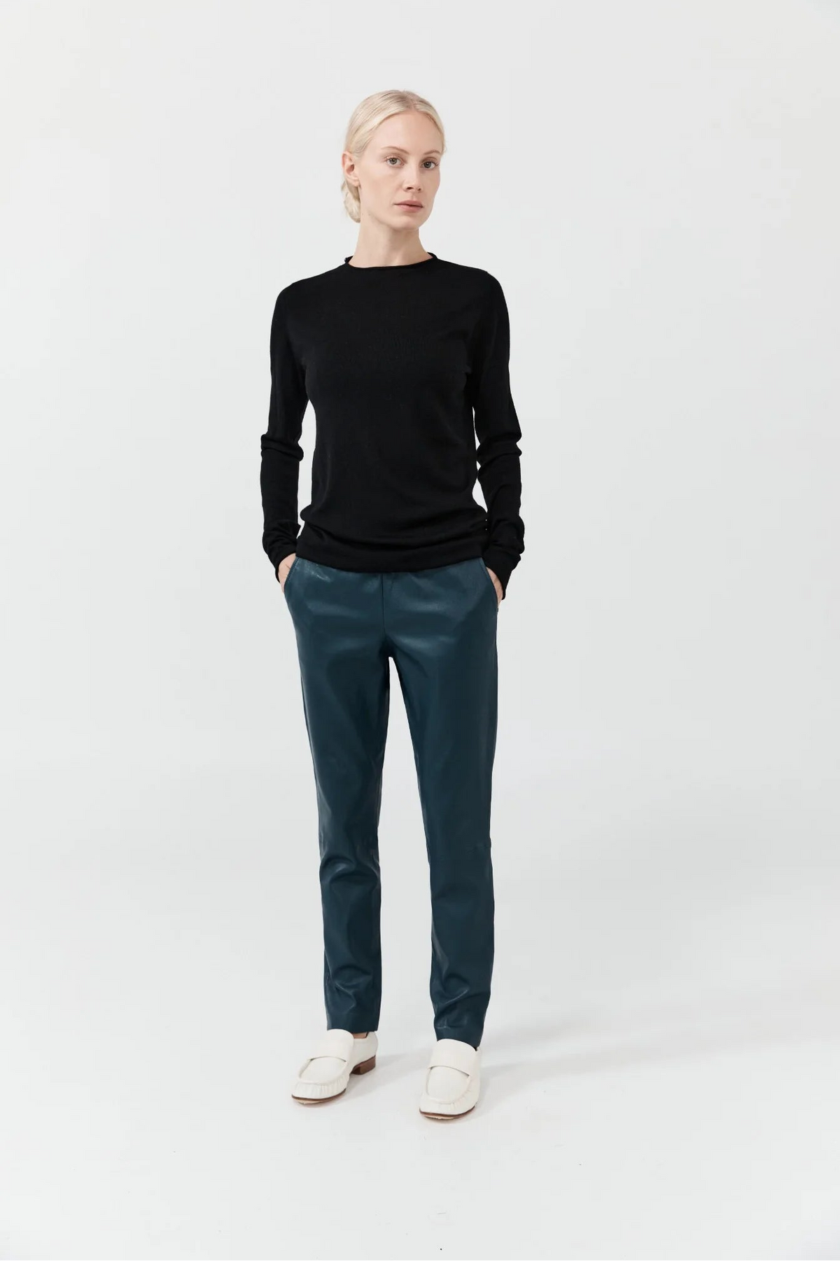 Cashmere Fitted Crew Neck - Black