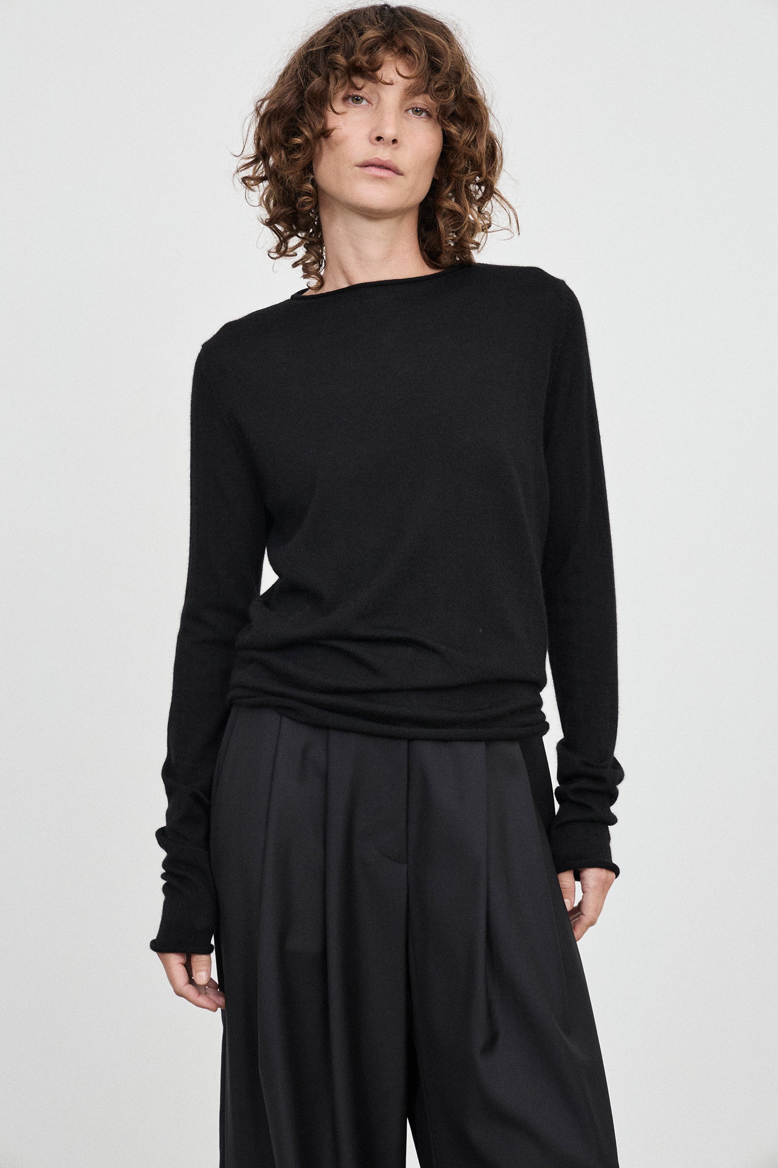 Cashmere Fitted Crew Neck - Black