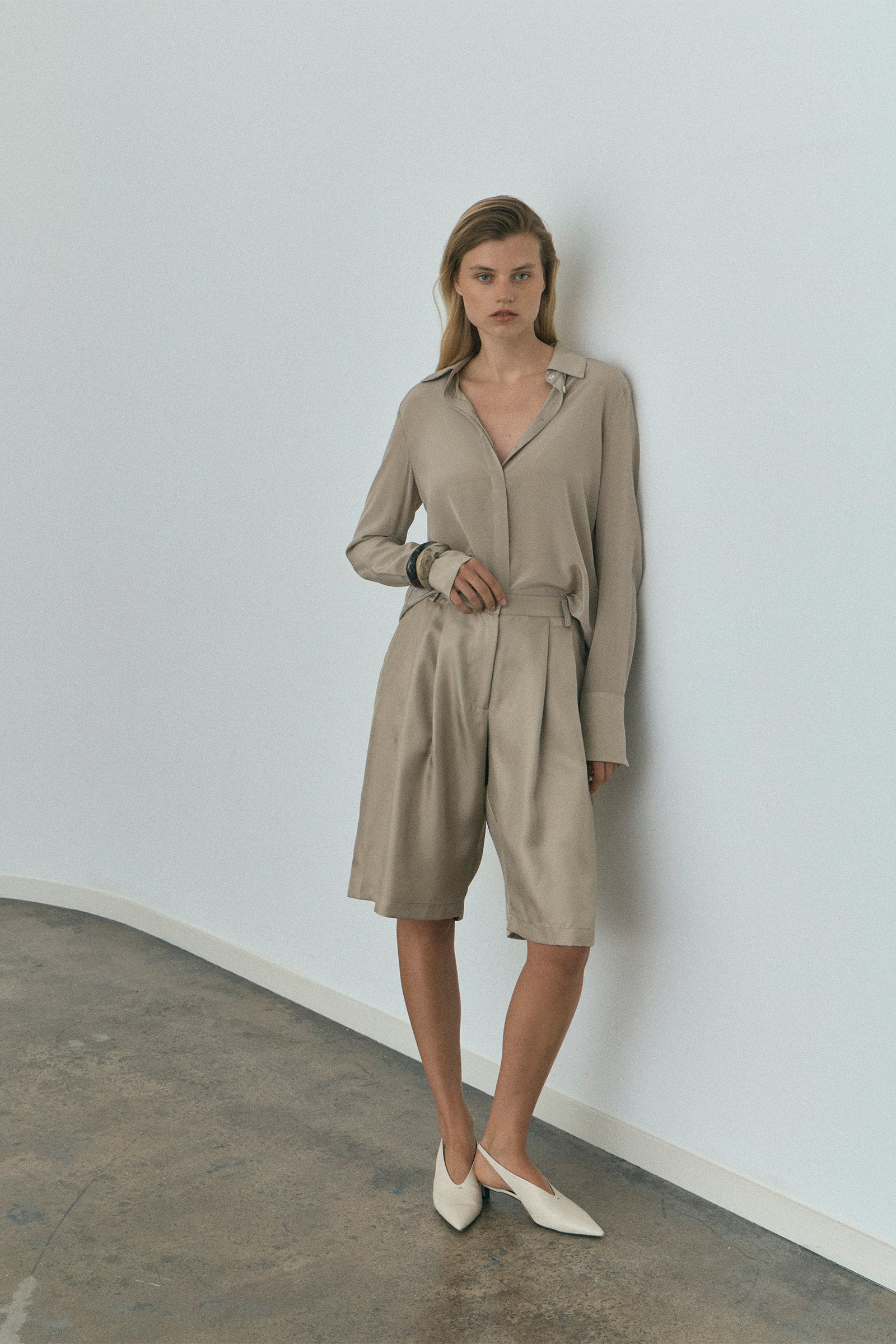 Silk Bermuda - Putty