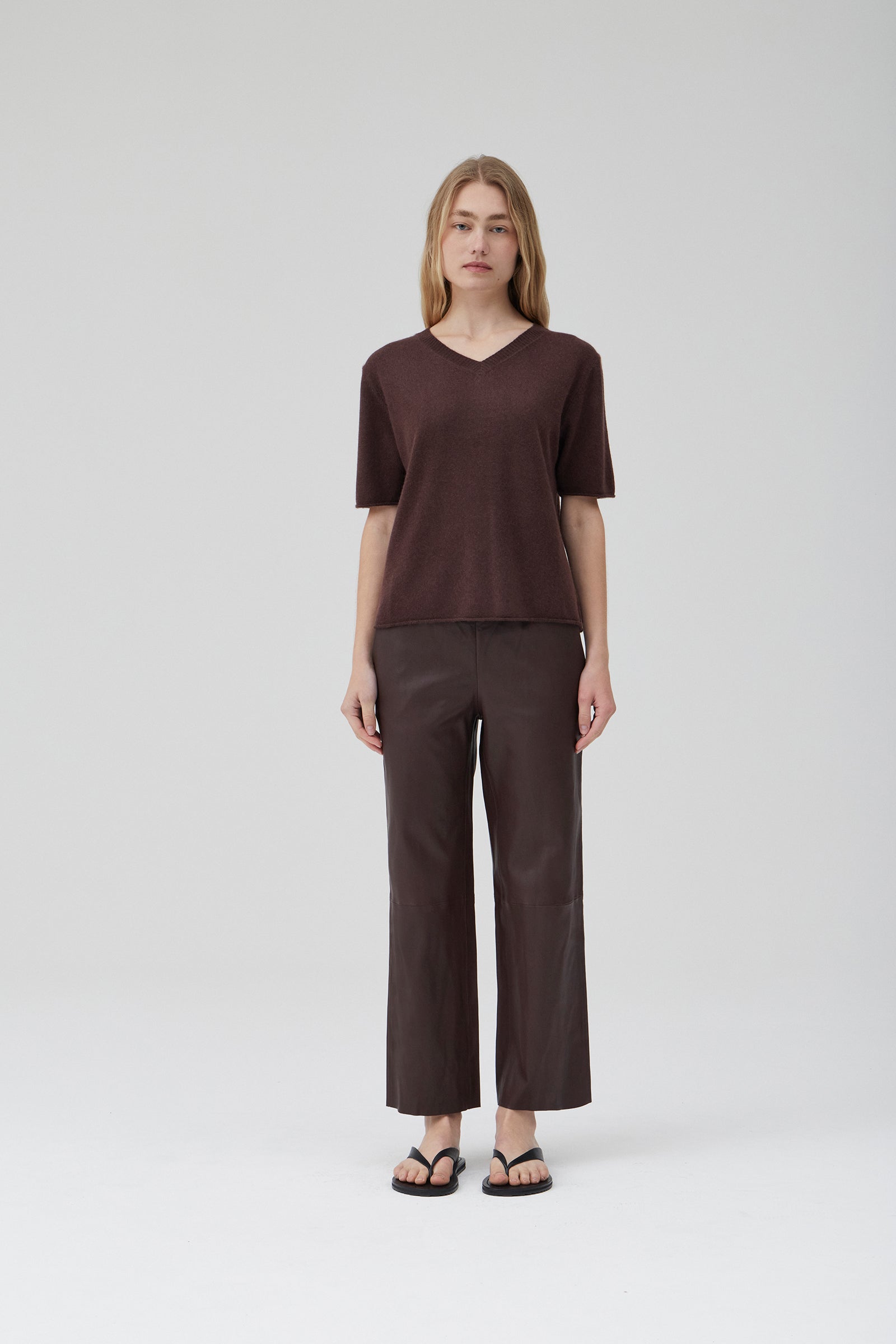 Cashmere Shrunken V-Neck T - Black Fig