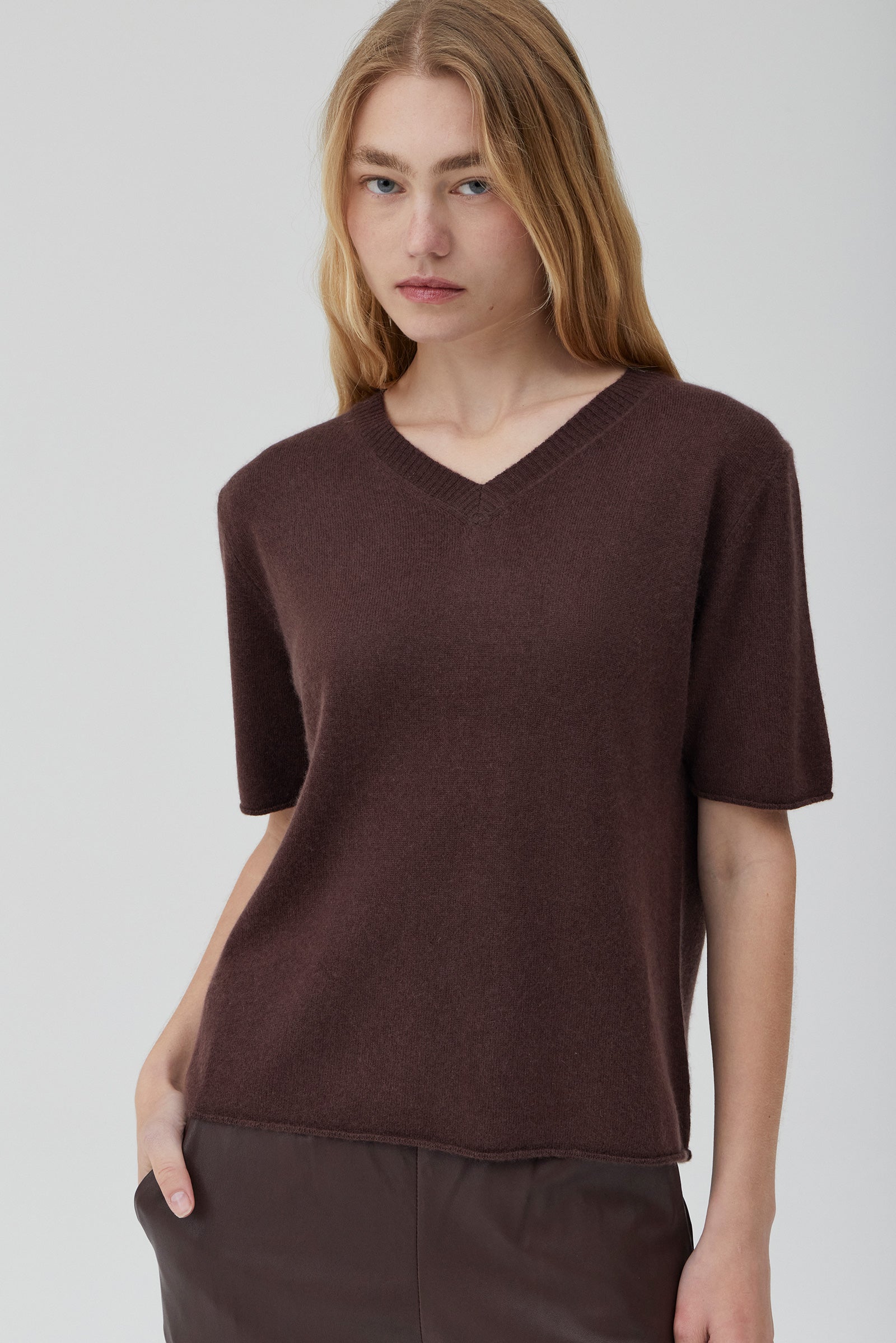 Cashmere Shrunken V-Neck T - Black Fig