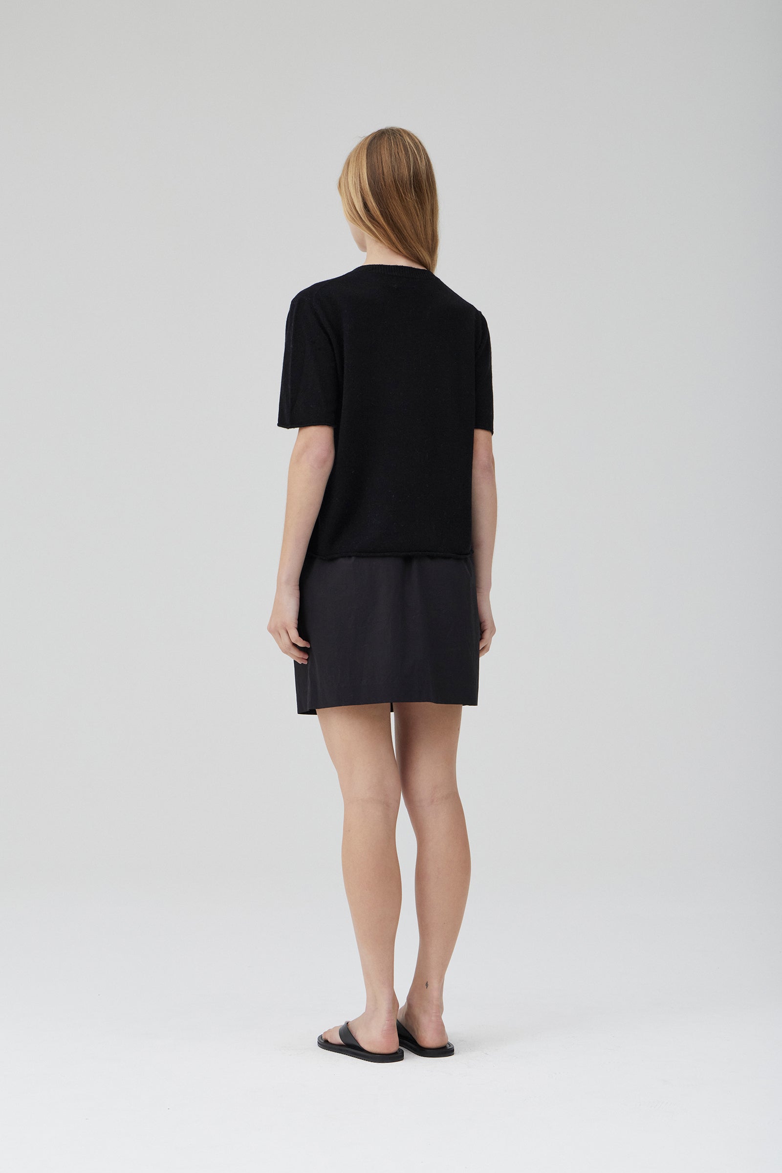 Cashmere Shrunken V-Neck T - Black