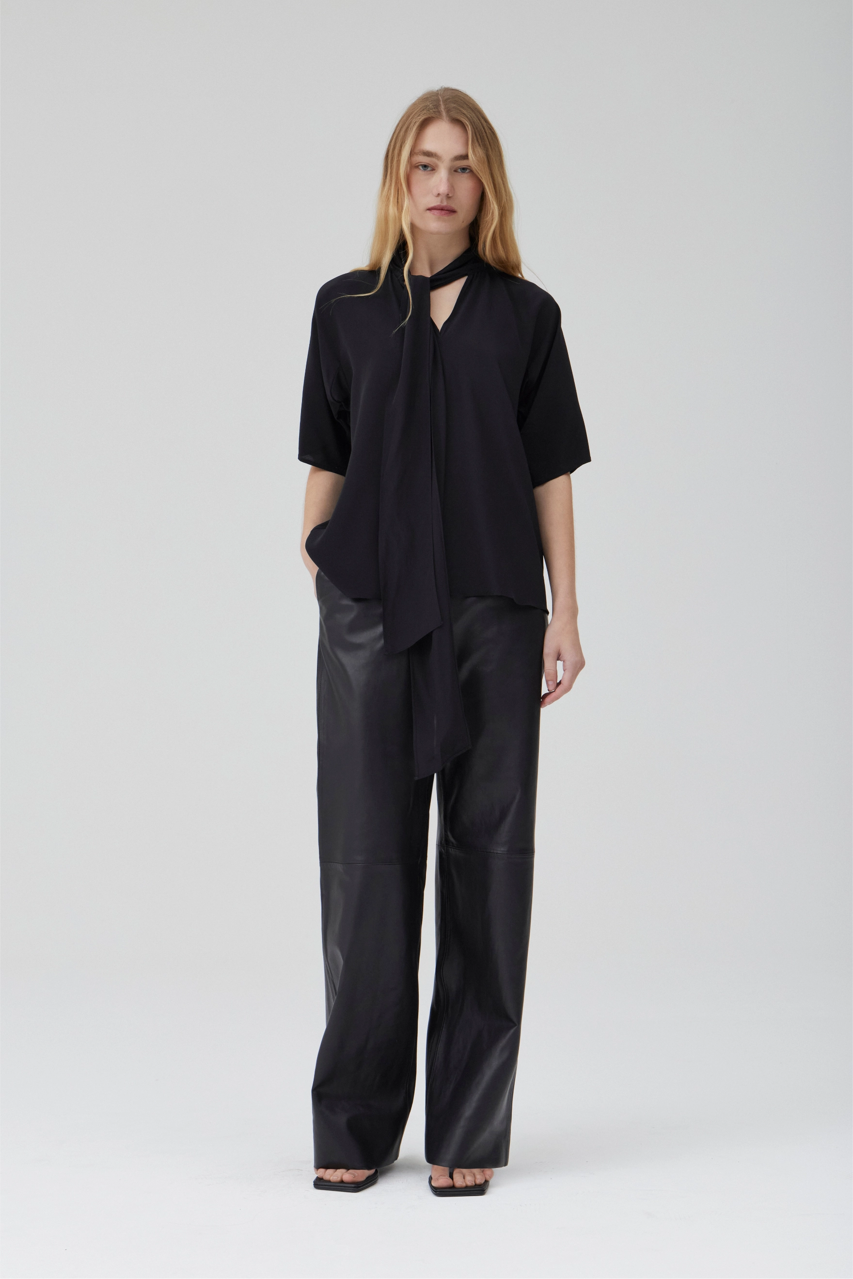 Silk Scarf T - Black