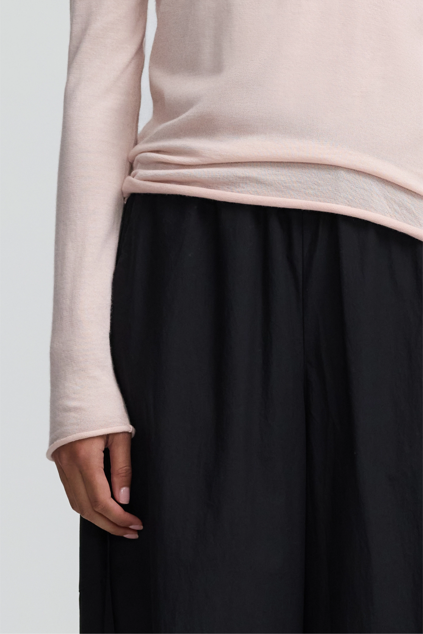 Cashmere Fitted Crew Neck - Silver Peony