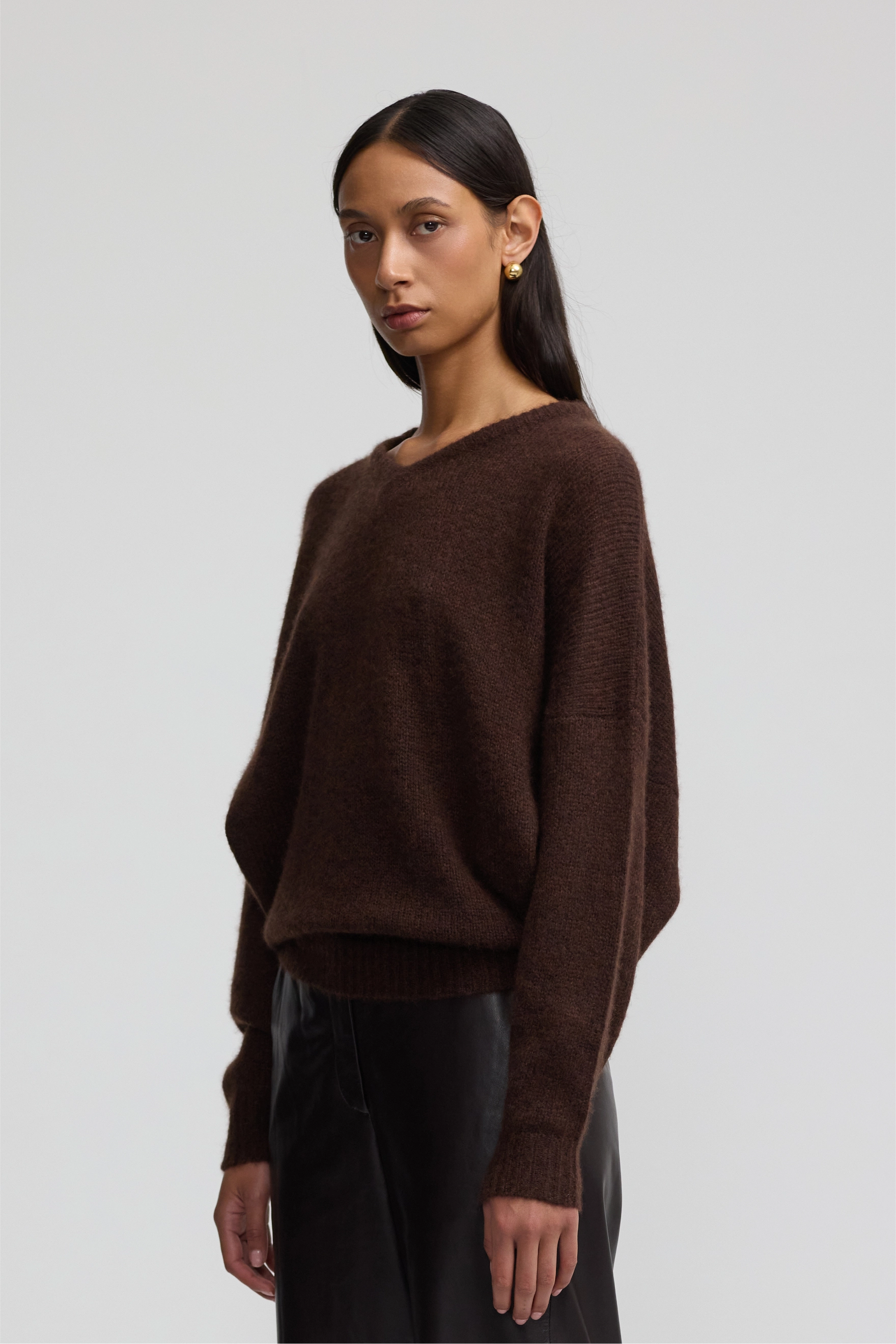 Cashmere and Silk V-Neck Knit - Americano