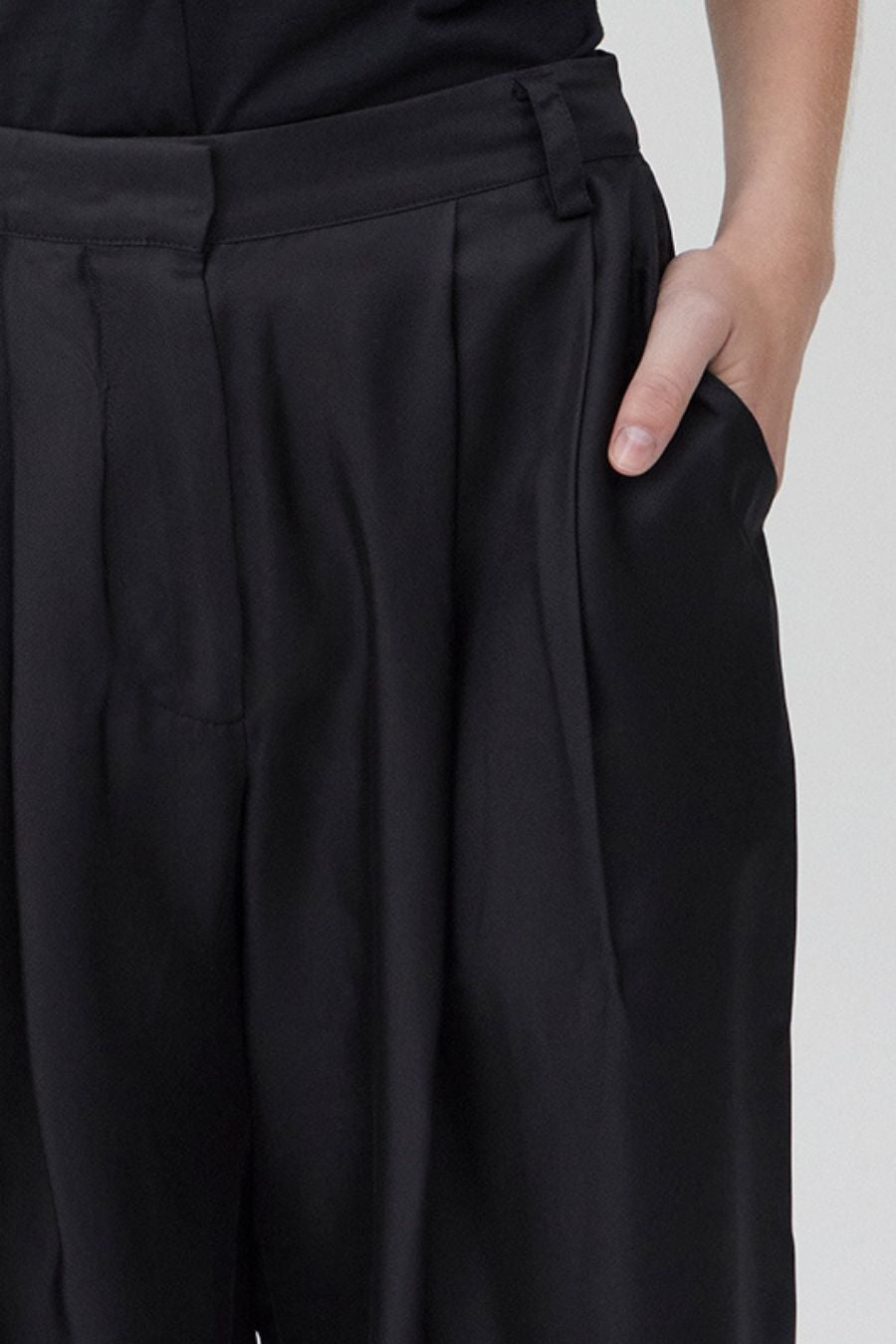 Silk Bermuda - Black