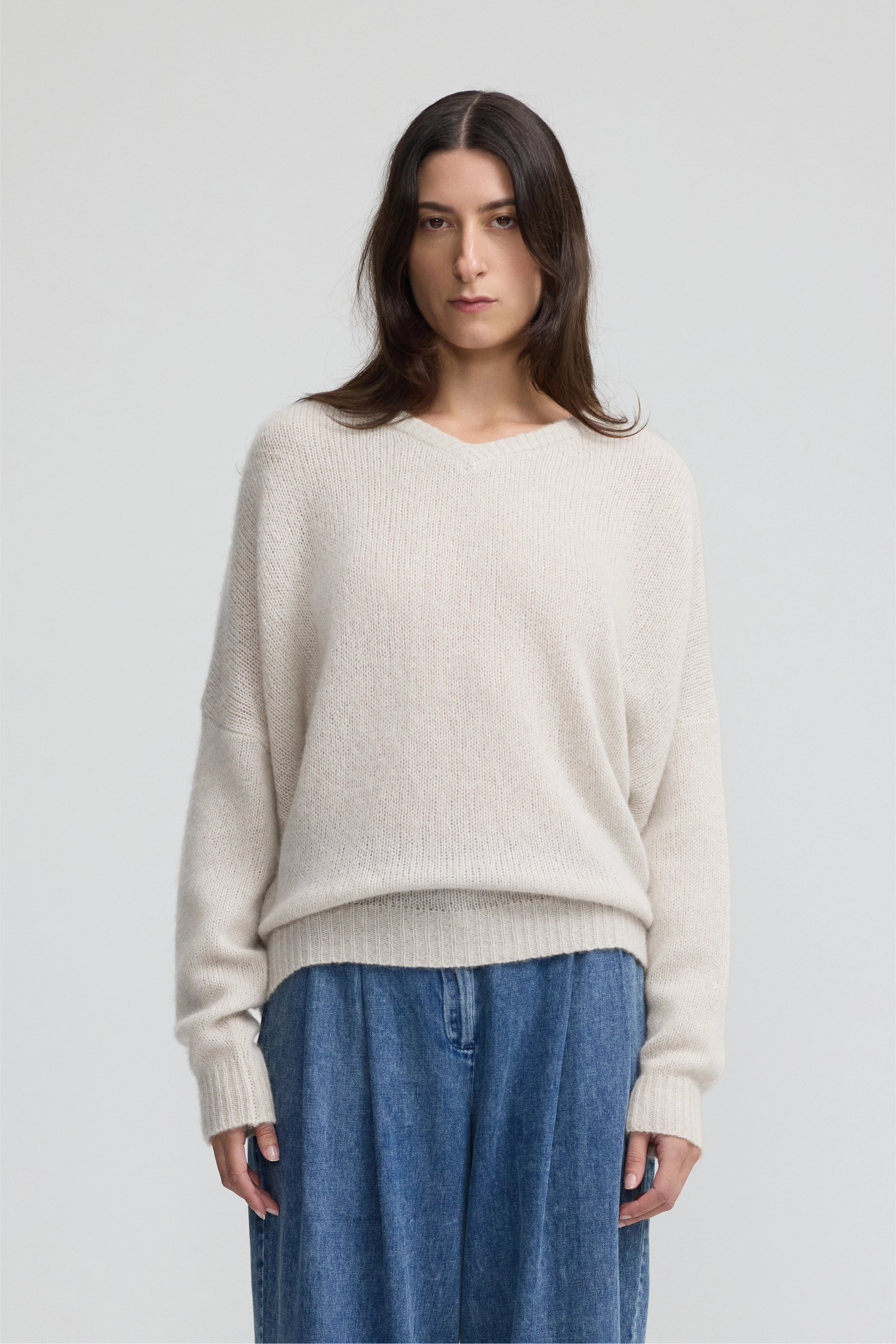 Cashmere and Silk V-Neck Knit - Ivory