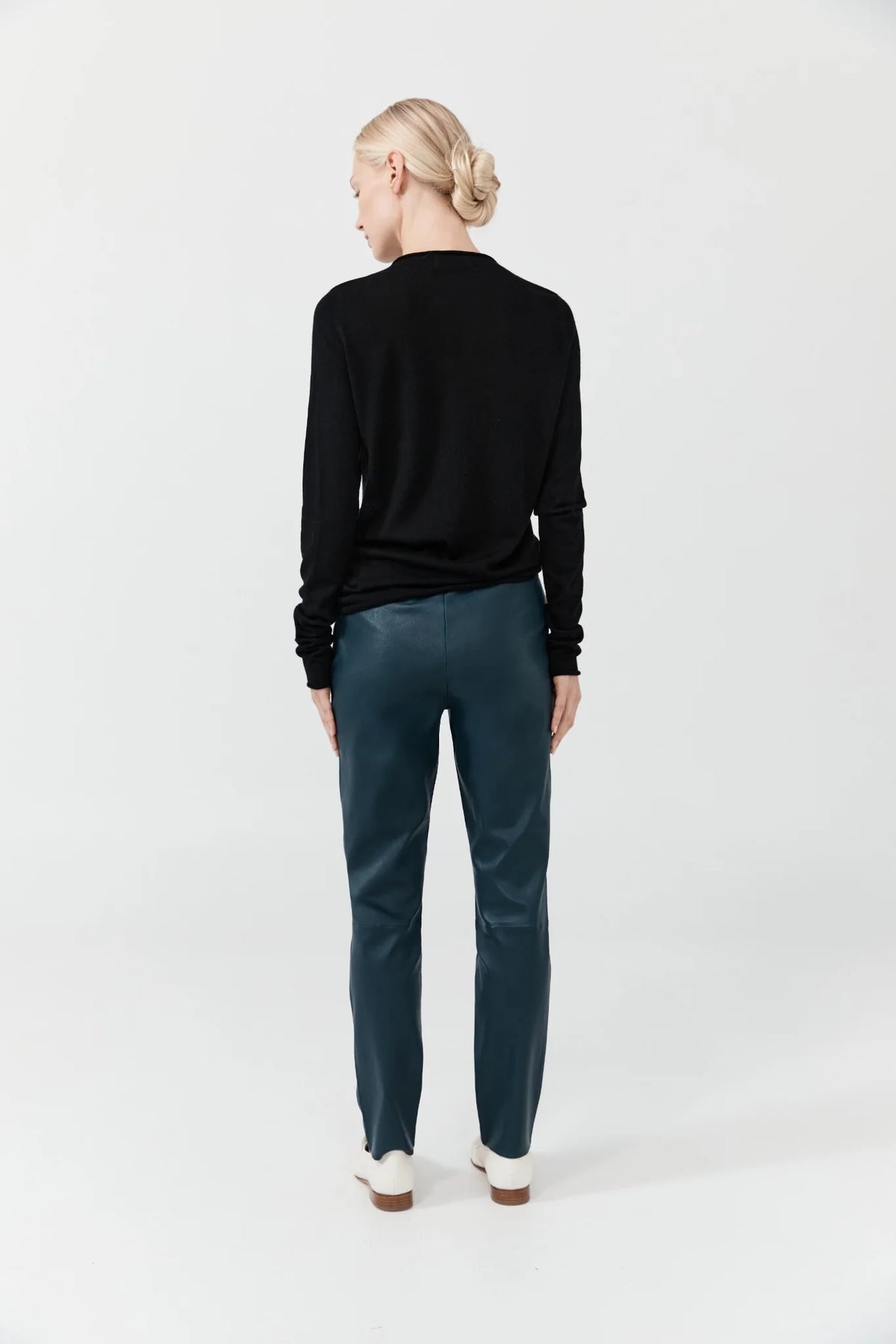 Cashmere Fitted Crew Neck - Black