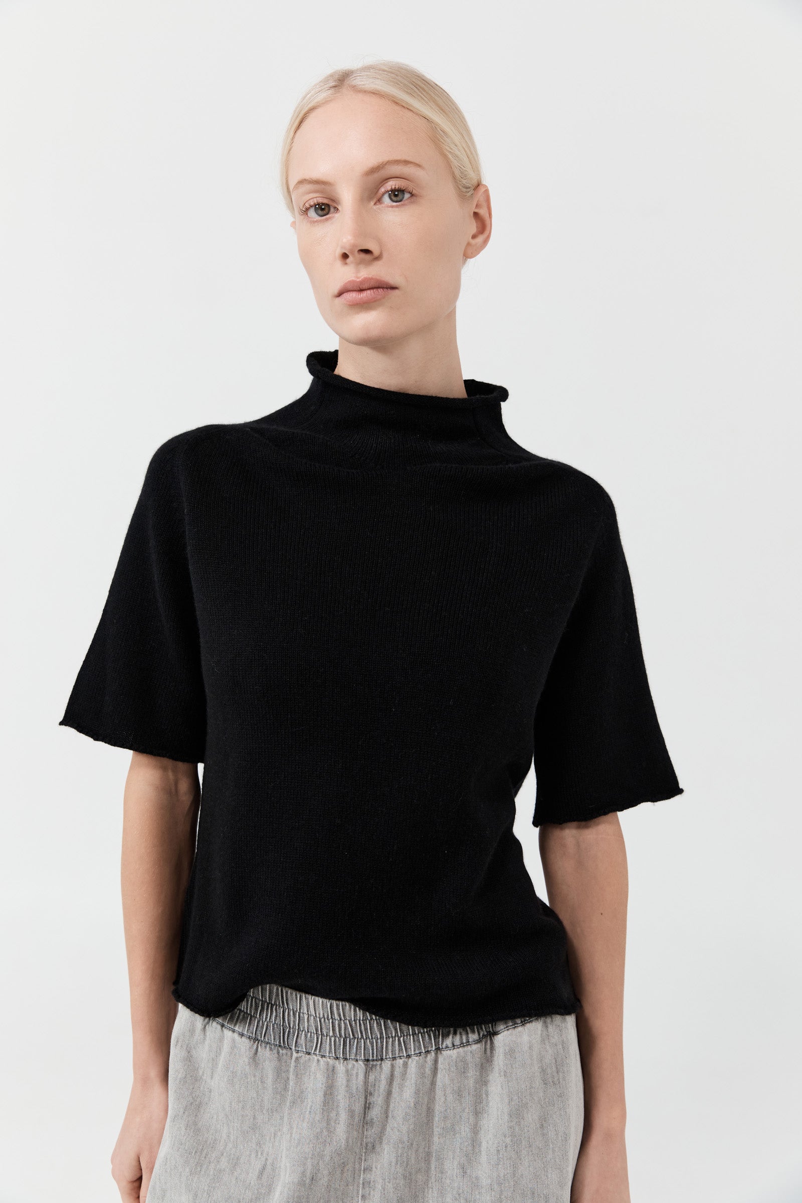 Essential Cashmere Funnel - Black