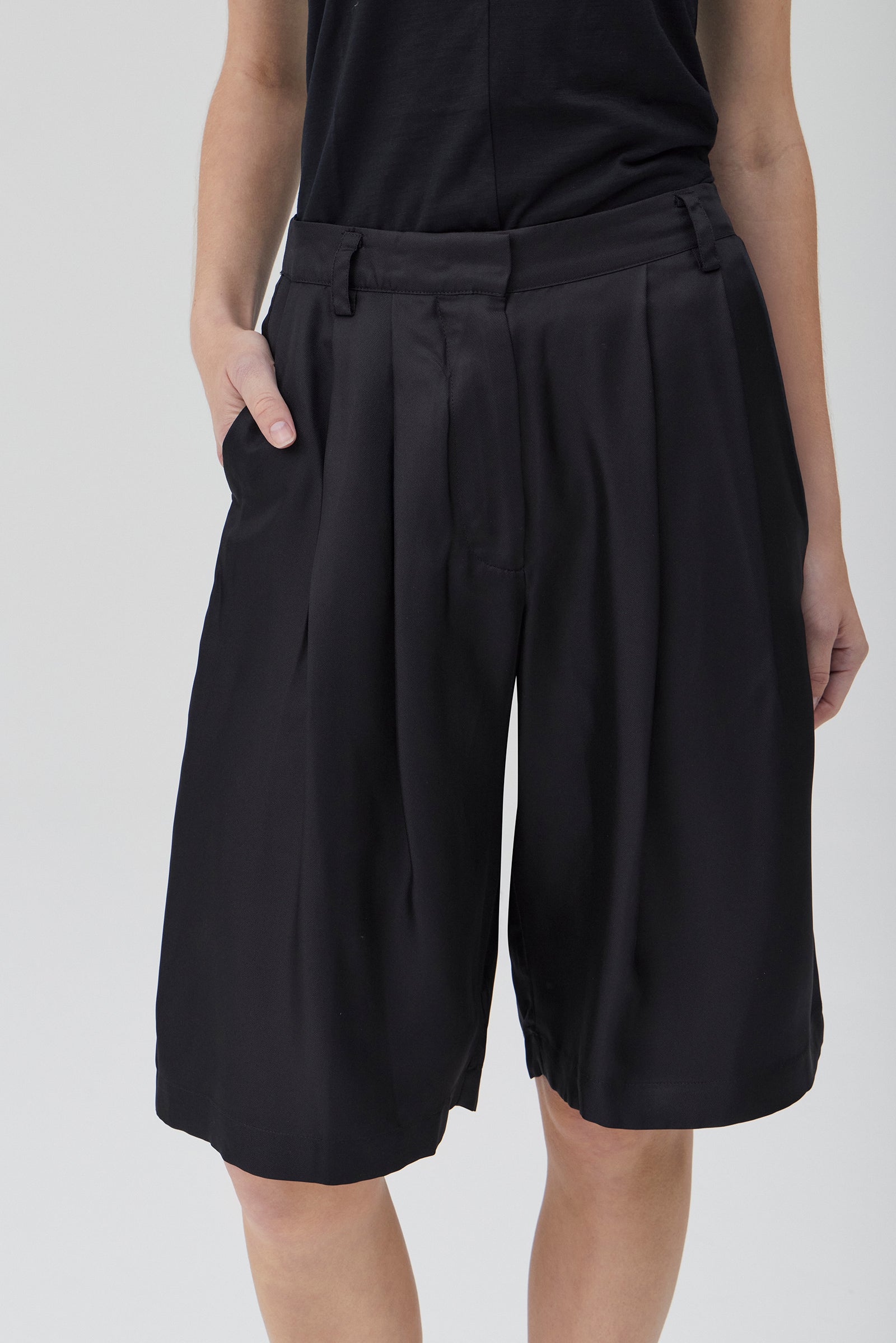 Silk Bermuda - Black