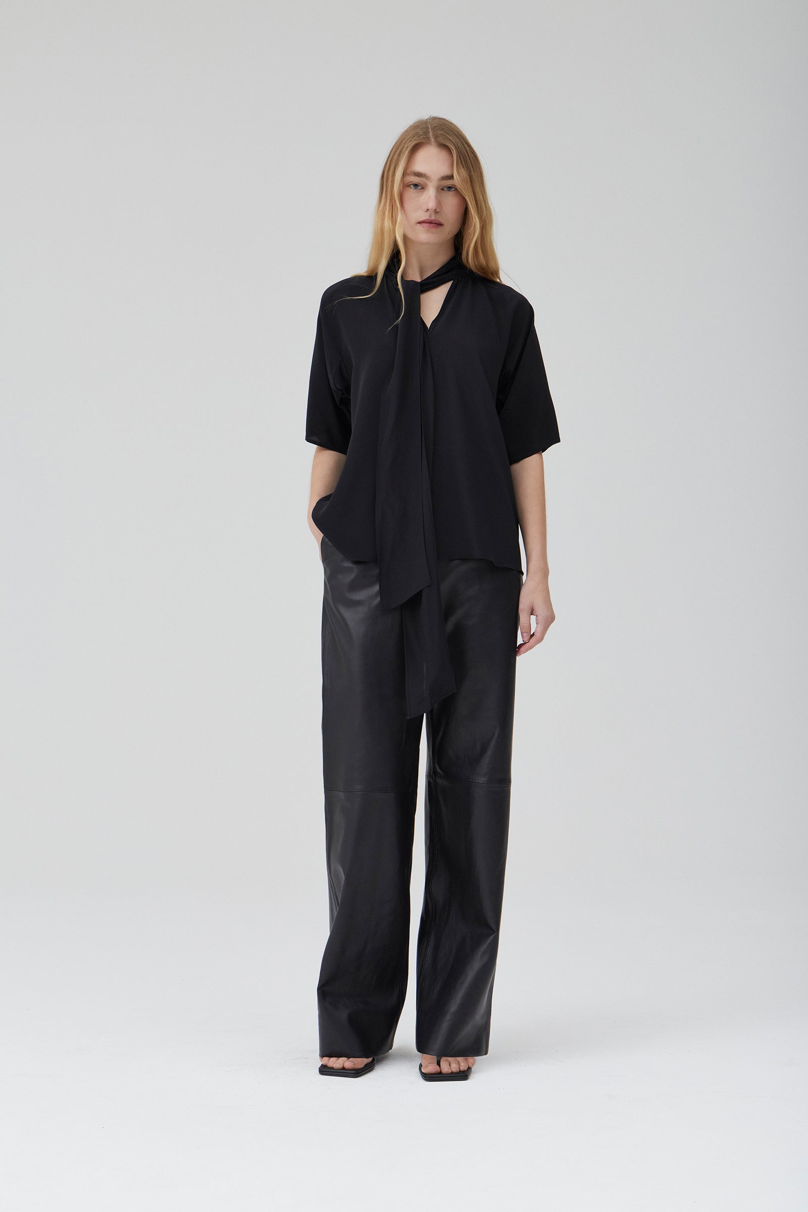 Silk Scarf T - Black