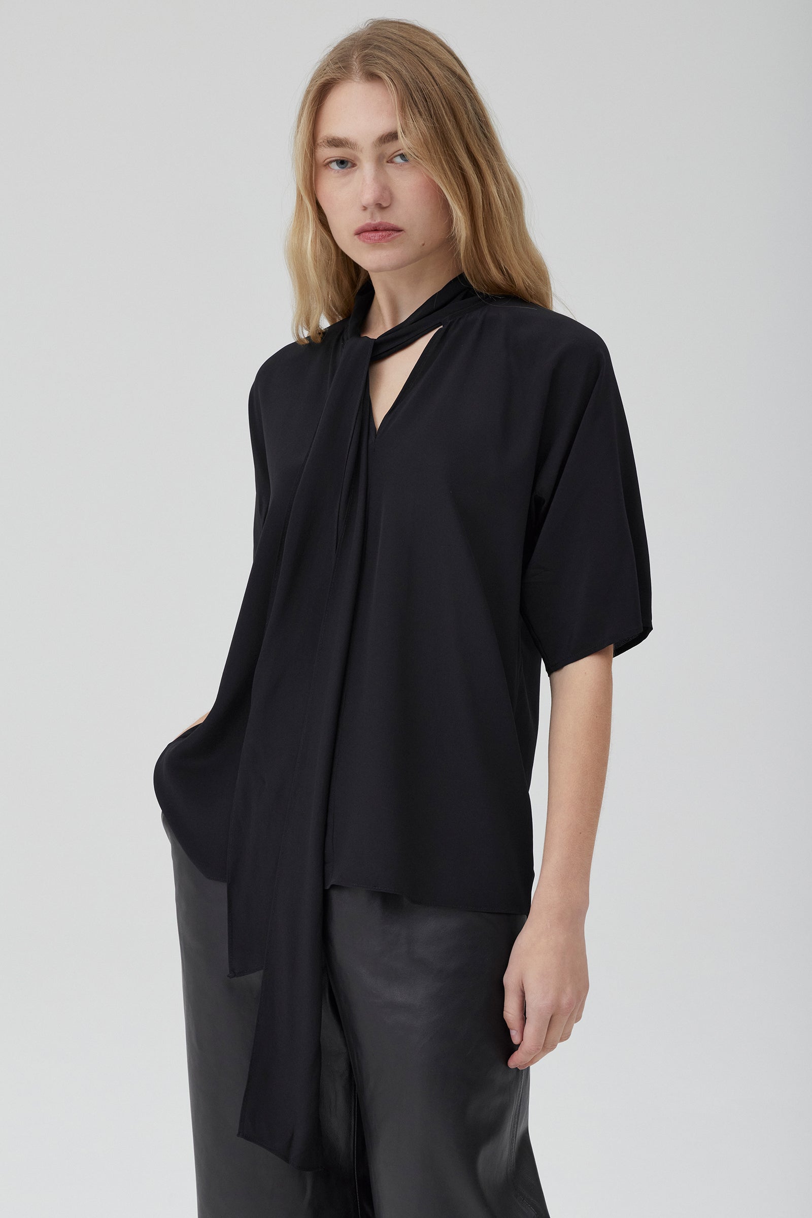 Silk Scarf T - Black