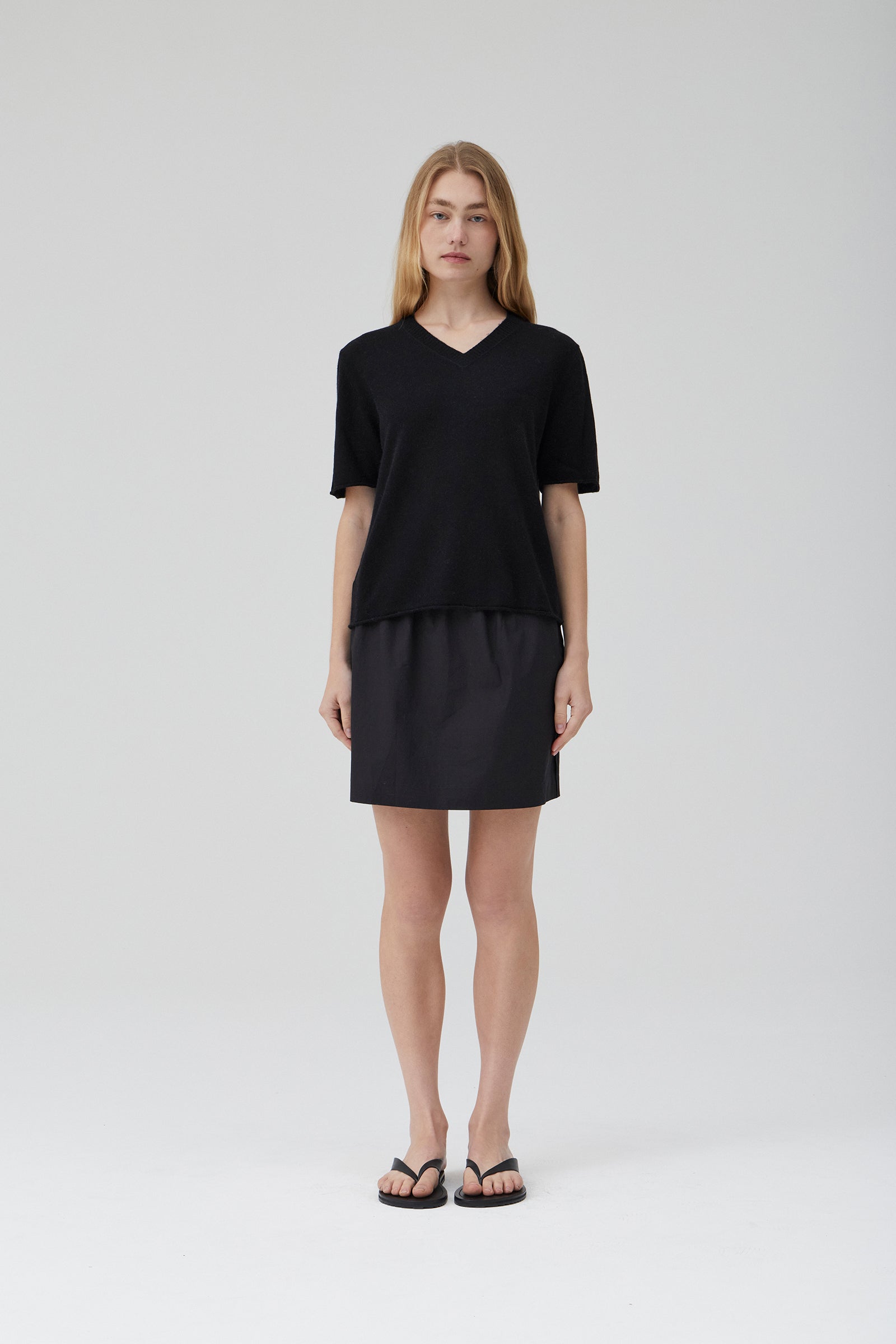 Cashmere Shrunken V-Neck T - Black