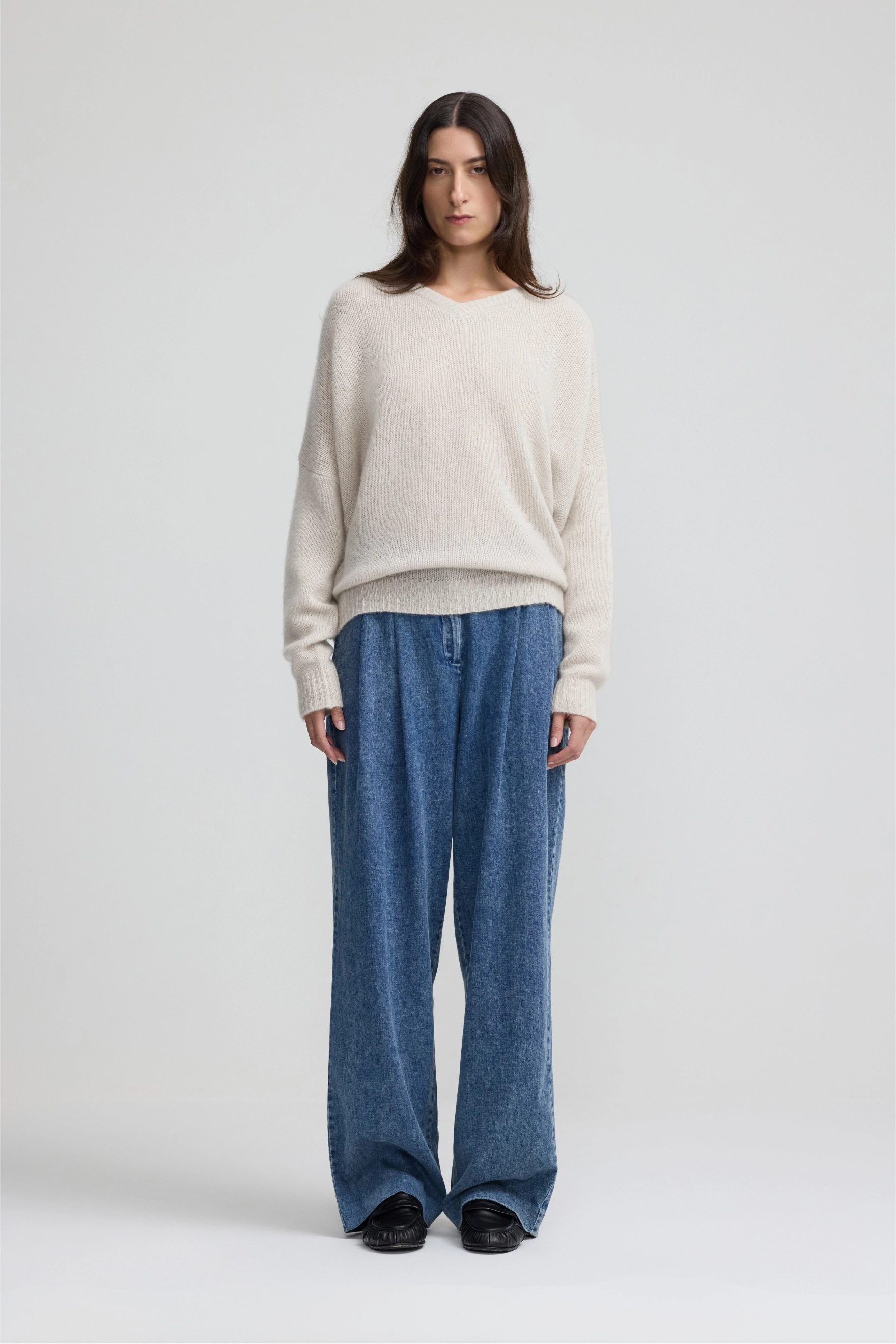 Cashmere and Silk V-Neck Knit - Ivory