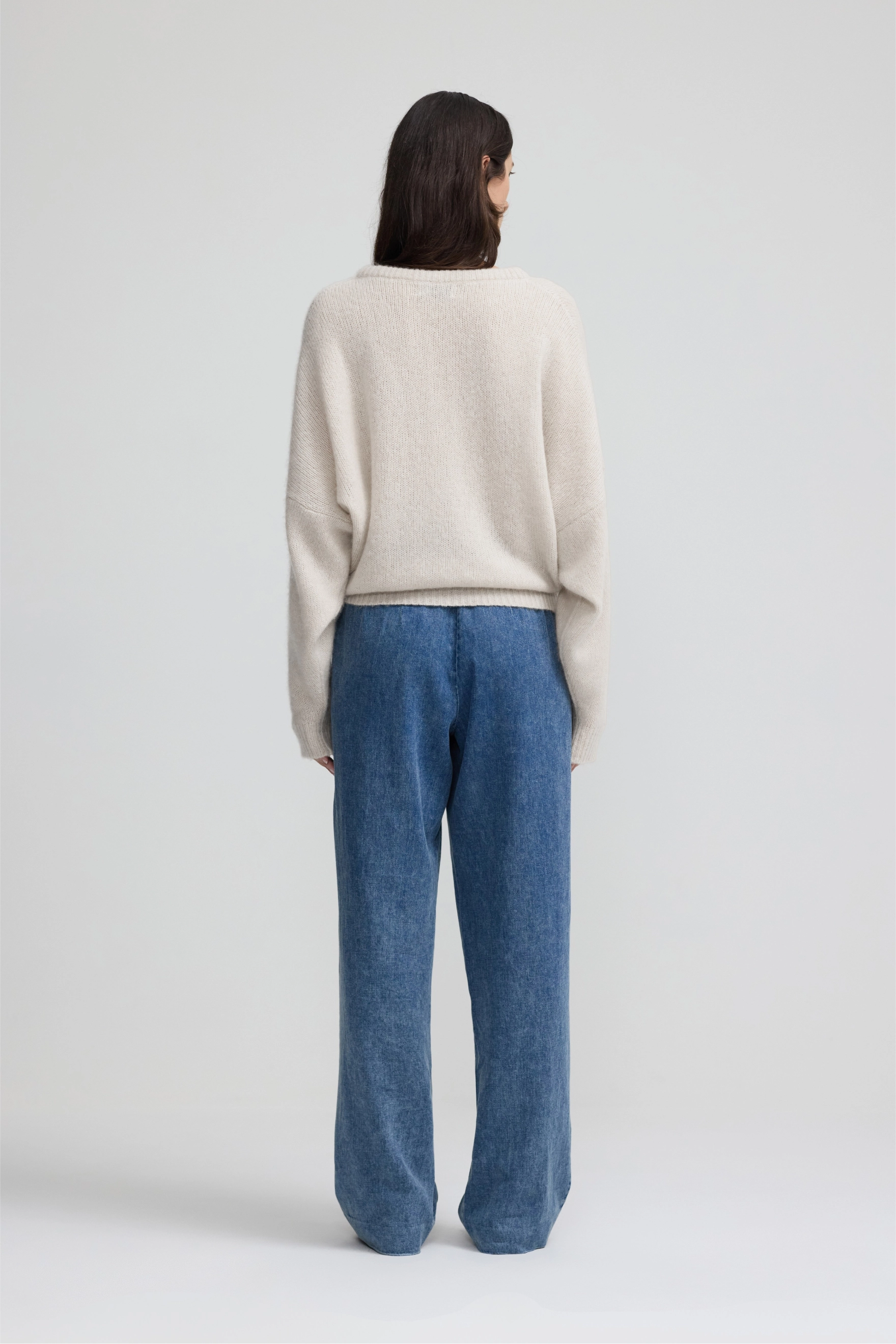 Cashmere and Silk V-Neck Knit - Ivory