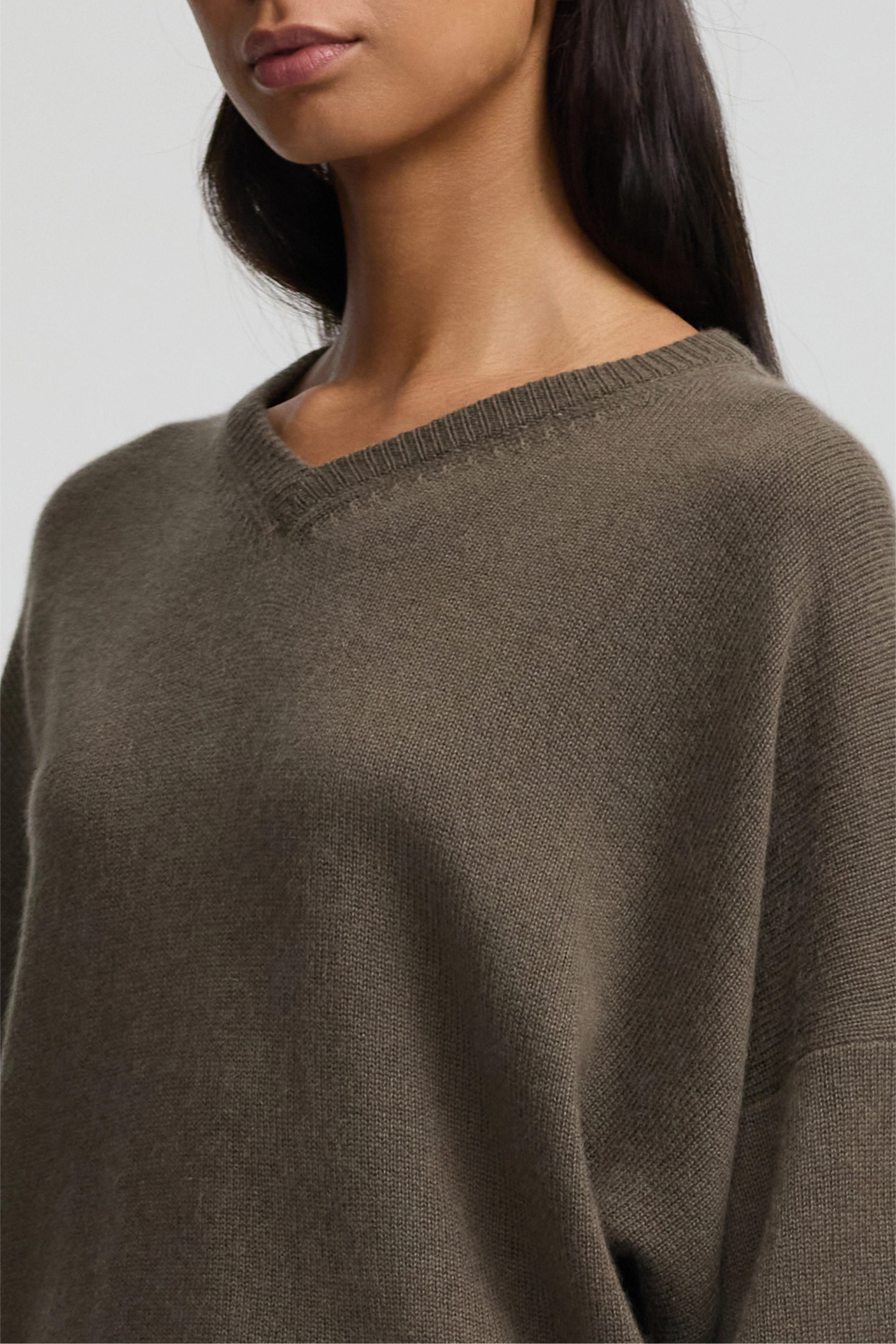 Cashmere V-Neck Knit - Dark Moss