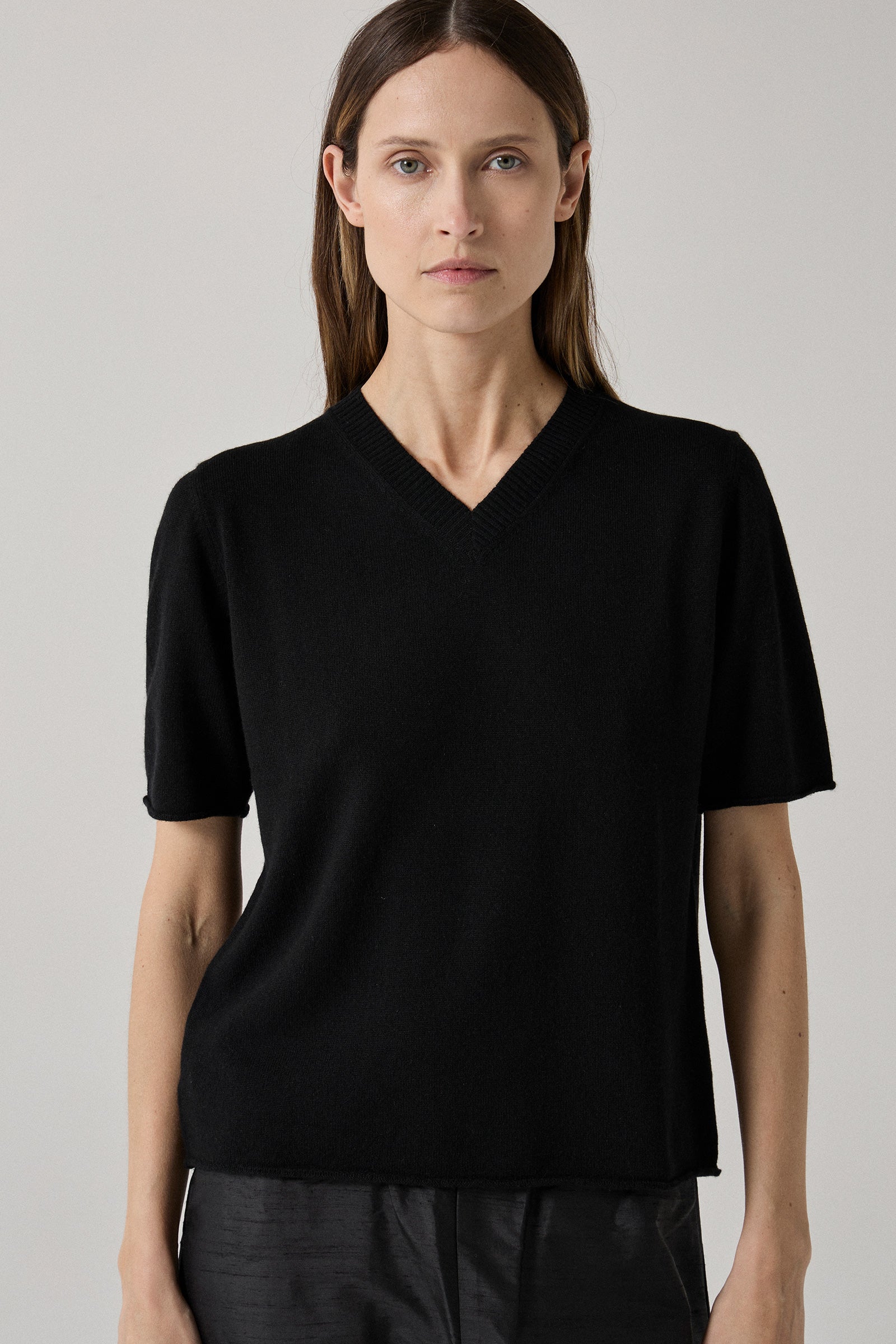 Cashmere Shrunken V-Neck T - Black